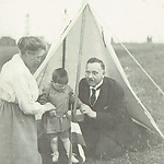 Fiet,Hans en Jan Valk. Hoek van Holland mei 1923.jpg